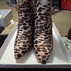 VENUS Leopard Print Ankle Booties